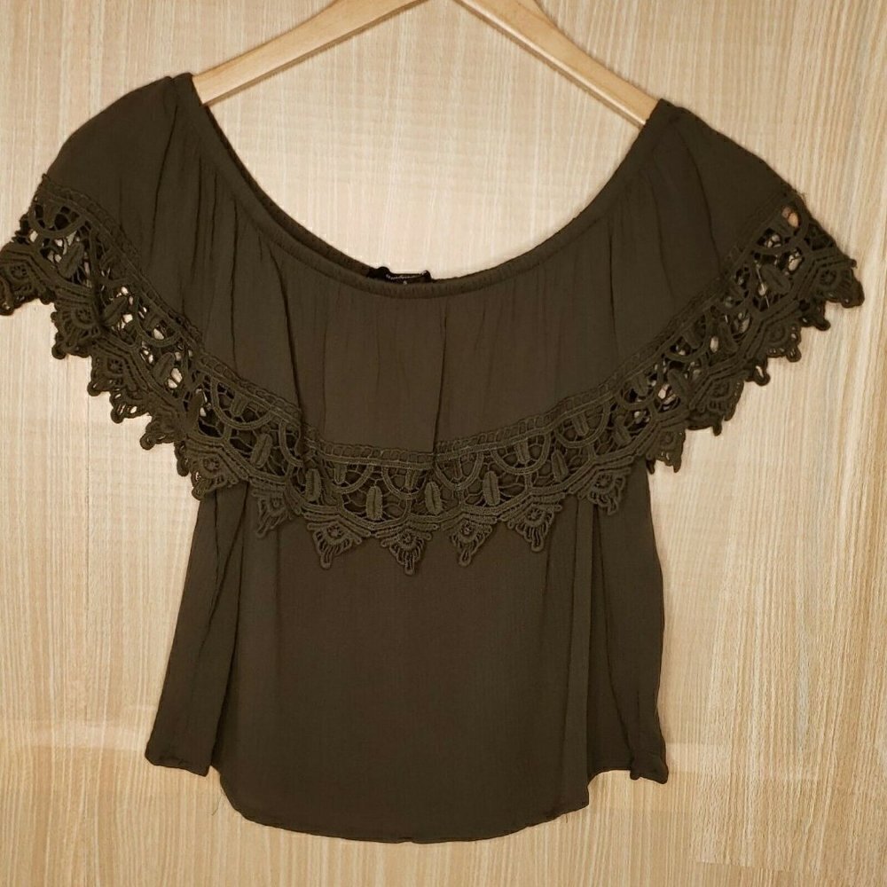 Ambiance Womens NWT Off The Shoulder Cropped Top